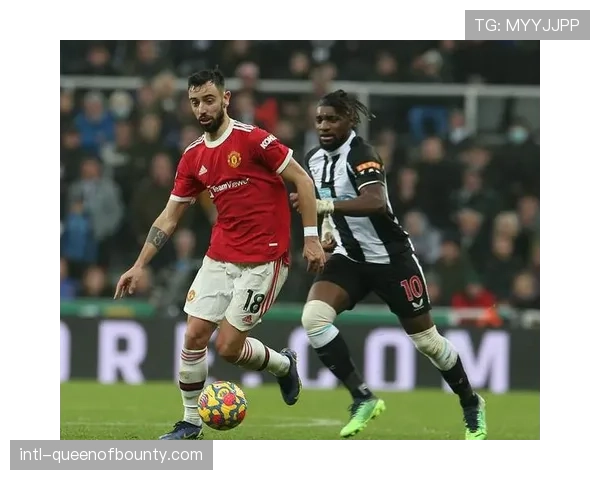 威斯特法伦球场雨战，湿滑草皮影响双方传球精度