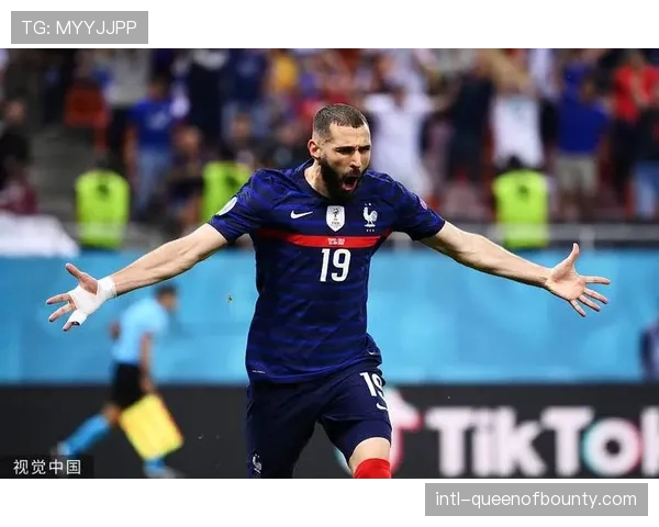 罗马前锋反击中冷静推射破门，诠释防守反击战术精髓